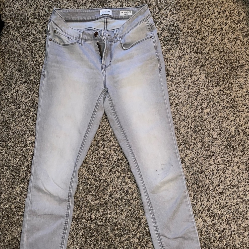 Size 2/26 grey Kensie effortless ankle jeans.